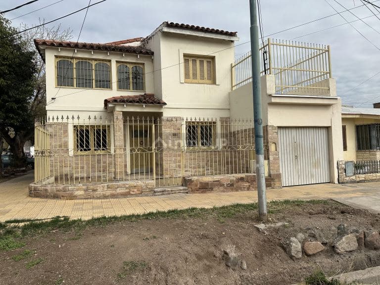 Casa en Villa Hipodromo · 1 de Mayo 1606, B1657BSJ Loma Hermosa, Provincia de Buenos Aires, Argentina